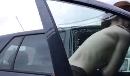 Fingert ihre enge Muschi geile deutsche sex videos hinter der Bühne