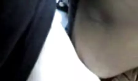 Busty Teen masturbiert in deutsche hausfrauen sexvideos der Dusche