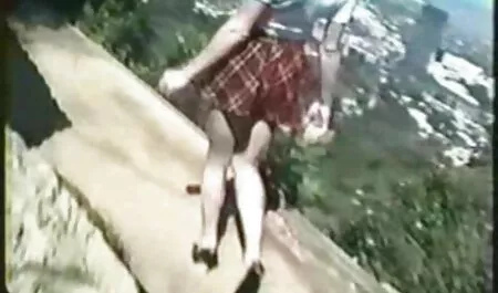 Sie trägt Regenbogensocken und humpelt deutsche sexvidios kostenlos einen großen Glasdildo