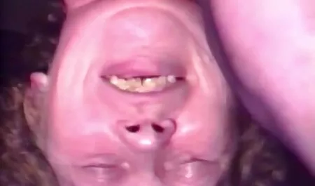 Sexy schwarze asiatische deutsche sexvideos kostenlos Babe bekommt ihren kleinen Mund von großen schwarzen Schwanz gefickt