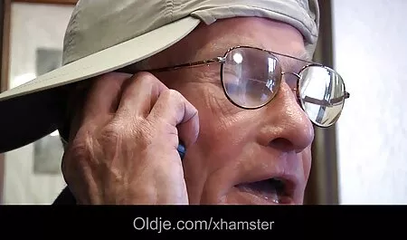 Cybergirl mit großen Titten und kostenlose deutsche sex videos Zöpfen necken