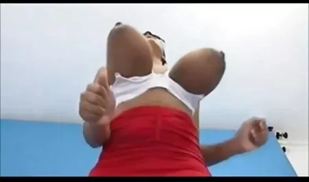 Heiße Milf fickt deutsche sexvideos in hd in der Krippe