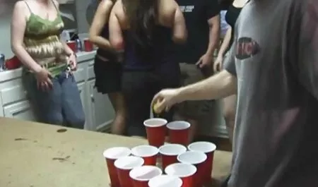 Durchbohrtes haariges Küken, das Karotte einfügt kostenlose deutschsprachige sexvideos