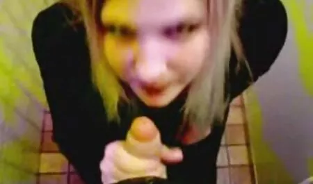 Mutter spielte ihre süße Muschi im Freien deutsche sex videos free