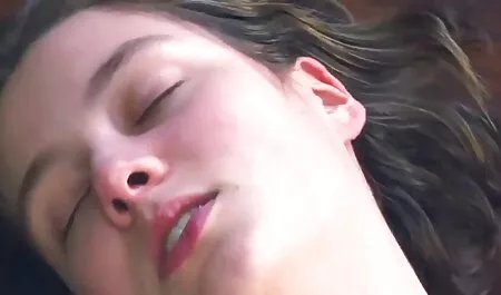 Das süße Baby liebt sexvideos von paaren es, den Schwanz ihres Freundes zu lutschen